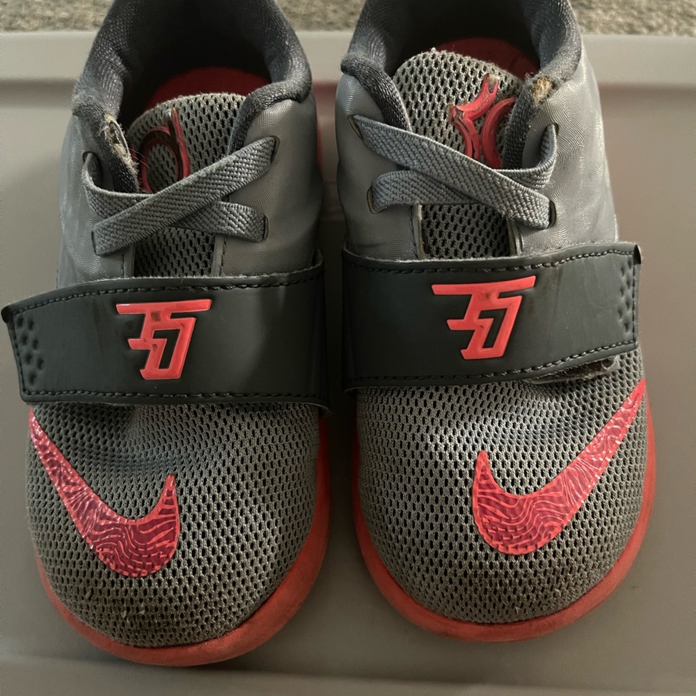 Nike toddler size 7c